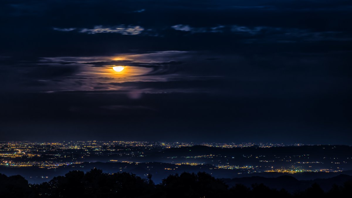 晚上月亮云城市4k风景图片