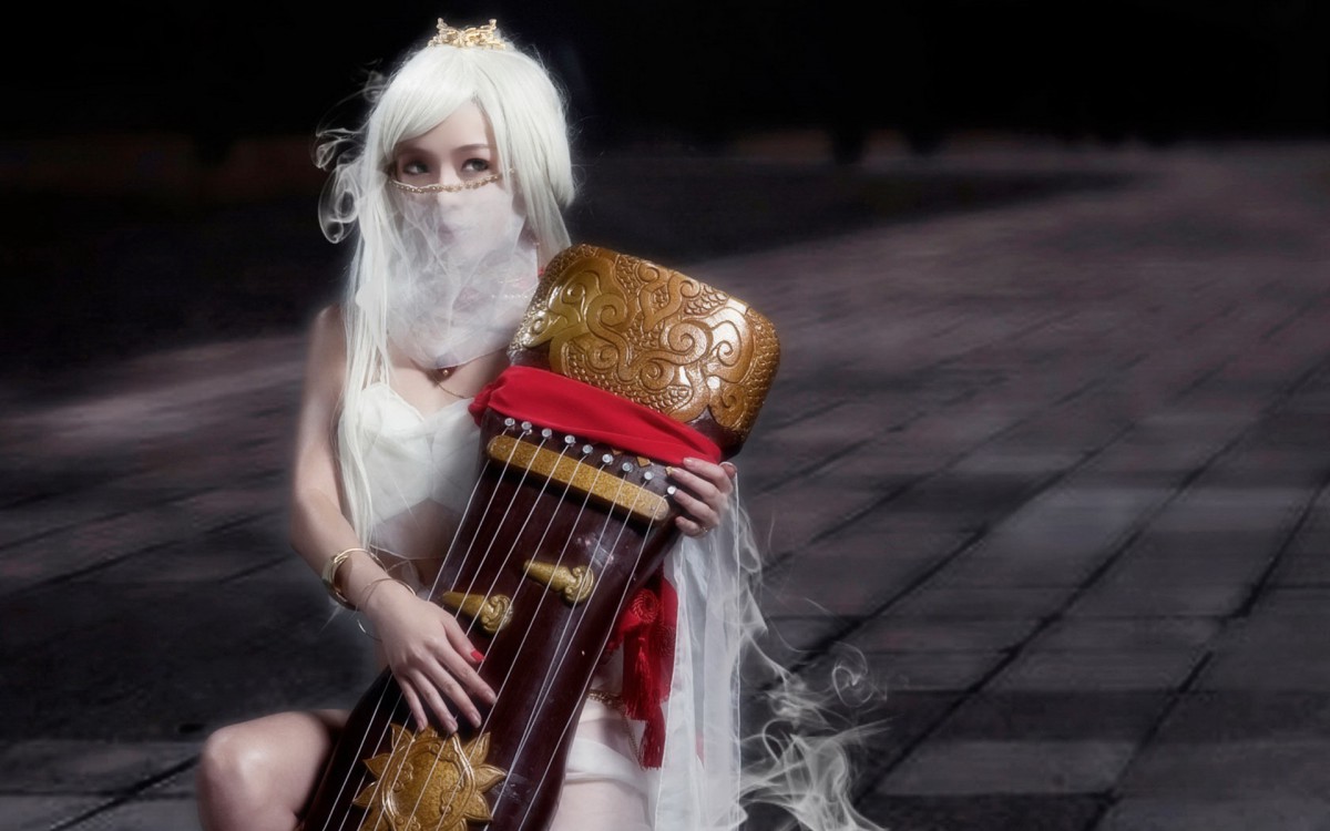 御龙在天美女cos壁纸24