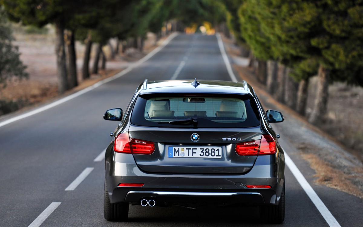 宝马3系330dtouring旅行车壁纸1018