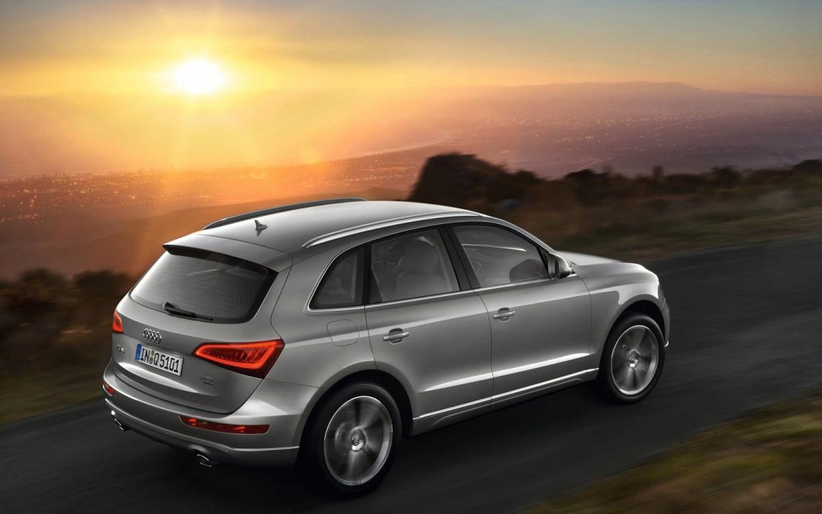 2013款奥迪q5汽车壁纸-汽车壁纸-高清汽车图片-第20图-娟娟壁纸