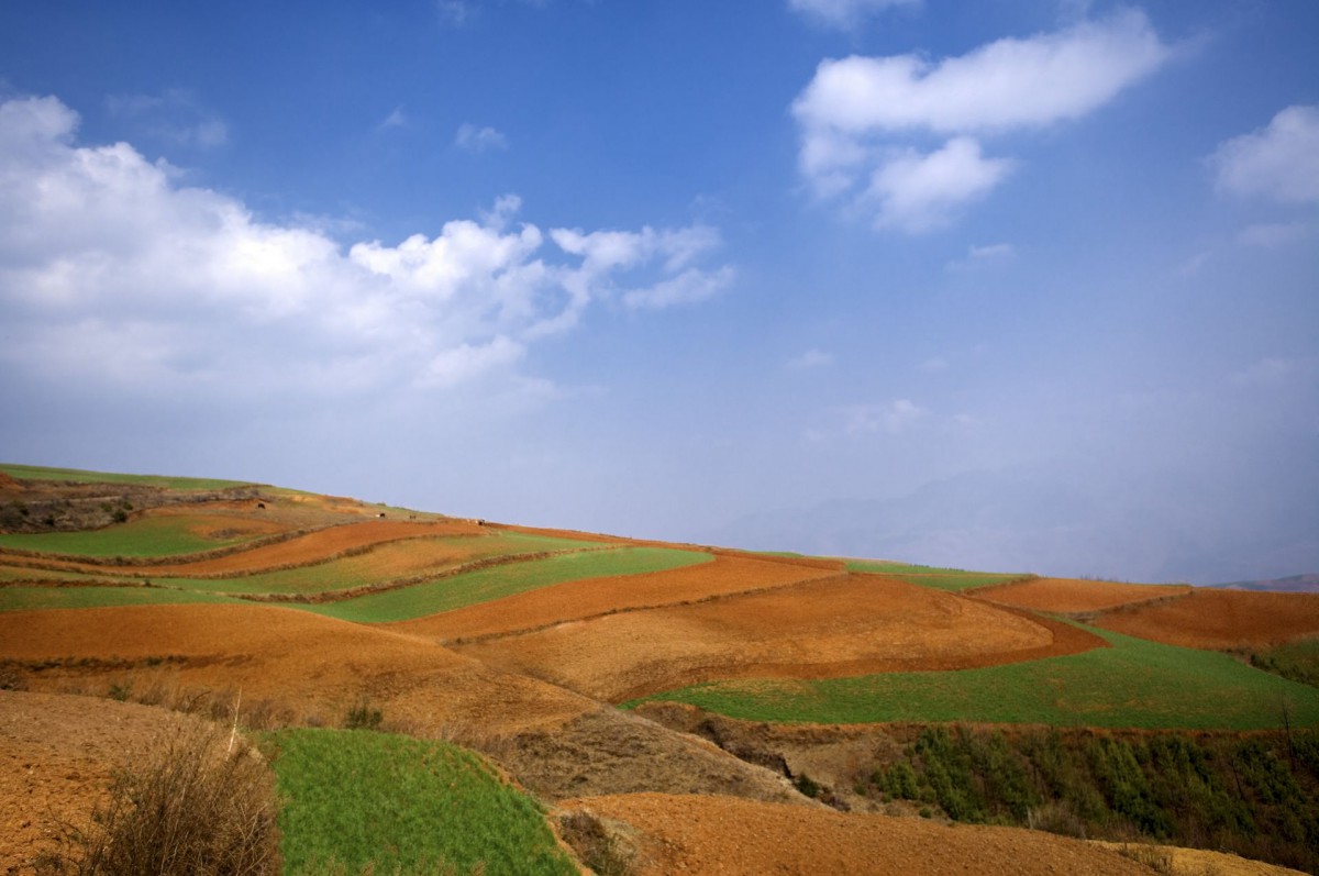 云南大山深处的红土地耕地-风景壁纸-高清风景图片-第13图-娟娟壁纸