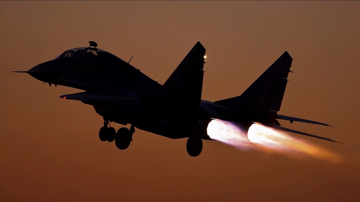 飞行中的战斗机壁纸(32/32)