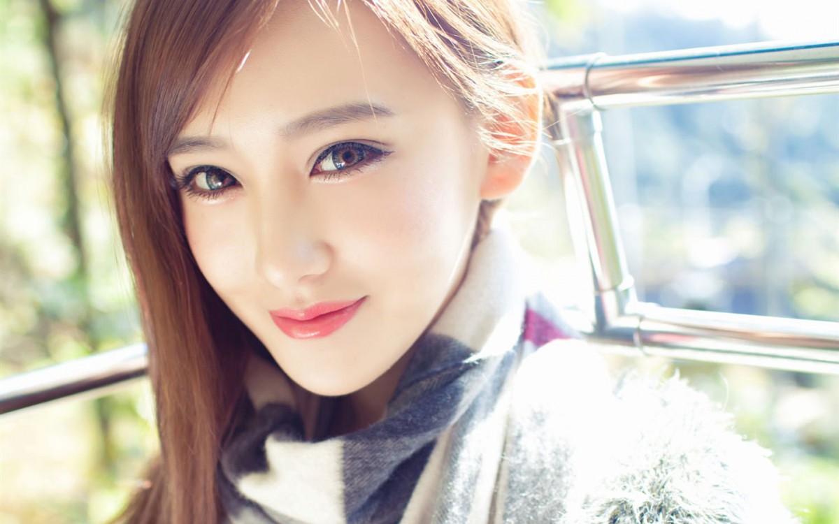 户外旅游美女写真壁纸210