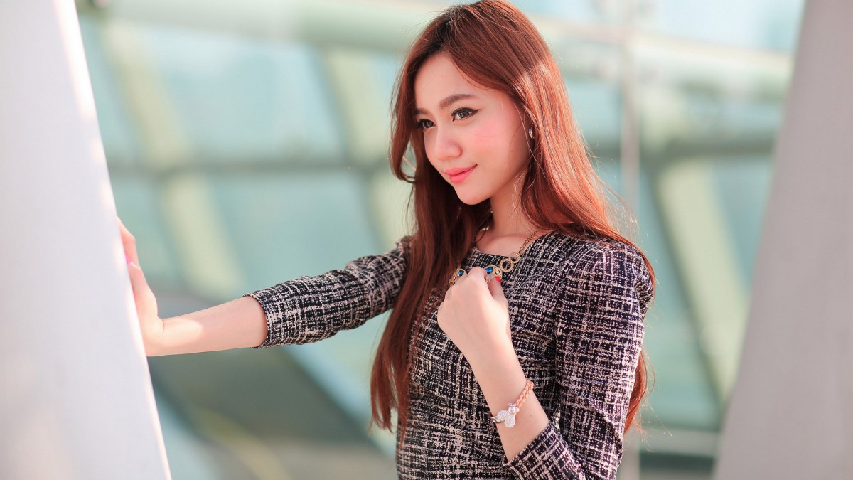 美女户外生活照图片-美女壁纸-高清美女图片-第10图-娟娟壁纸