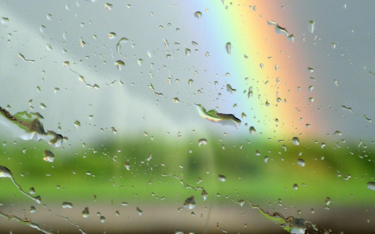 唯美窗外雨滴图片-静物壁纸-高清静物图片-娟娟壁纸