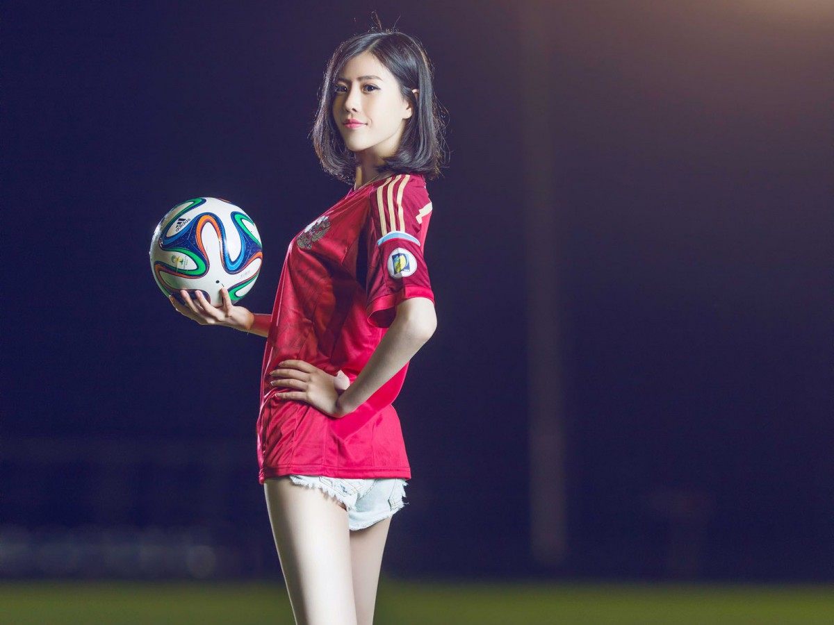 世界杯足球宝贝32强壁纸-美女壁纸-高清美女图片-第10图-娟娟壁纸