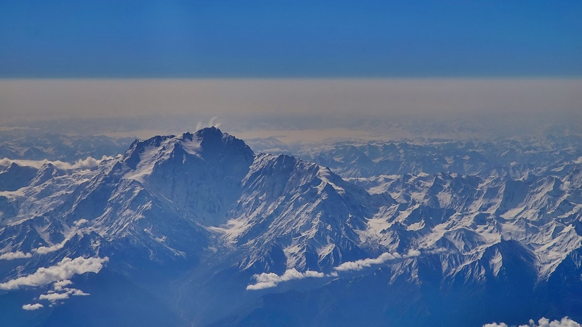 云雾缭绕的昆仑山风景壁纸(8/10)