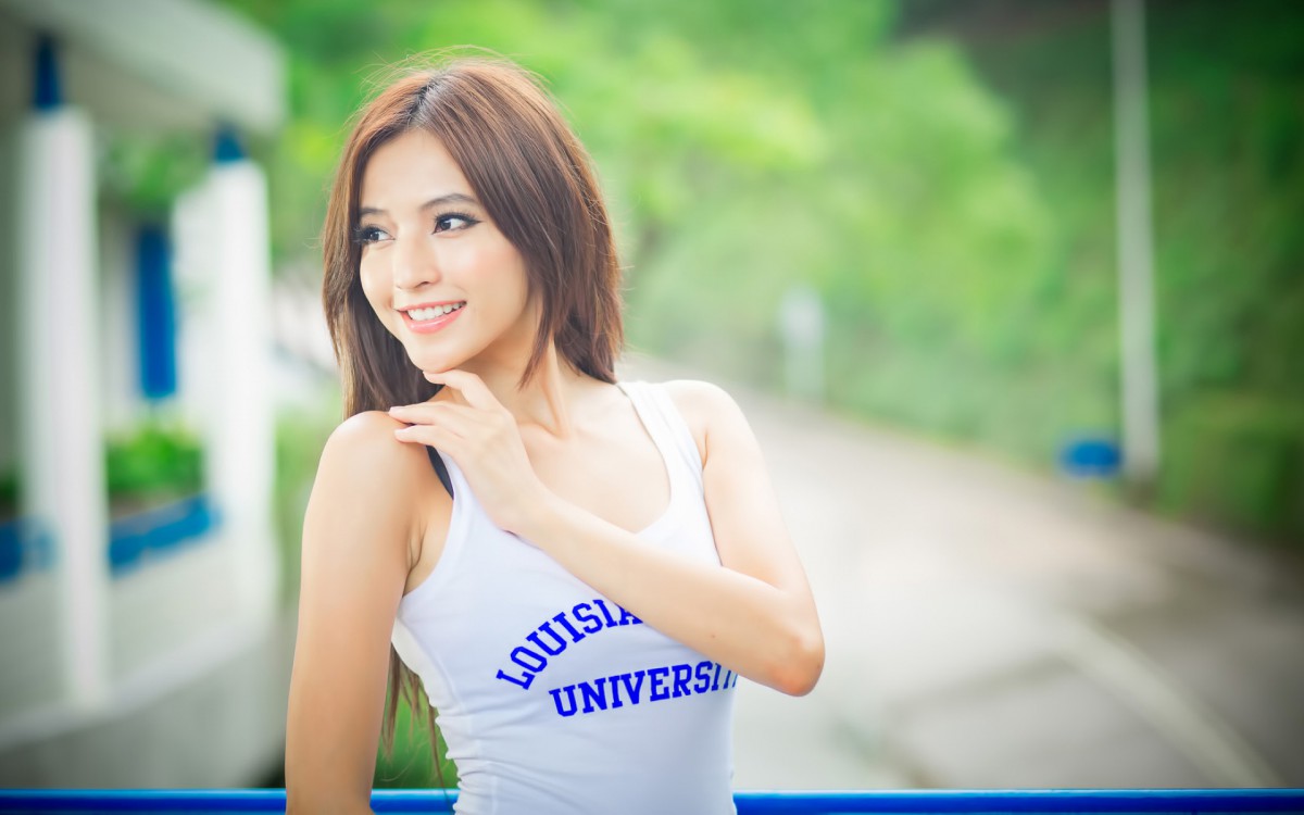 原图你的电脑分辨率(1600x1600)→生成壁纸显示:√欣赏模式全屏模式
