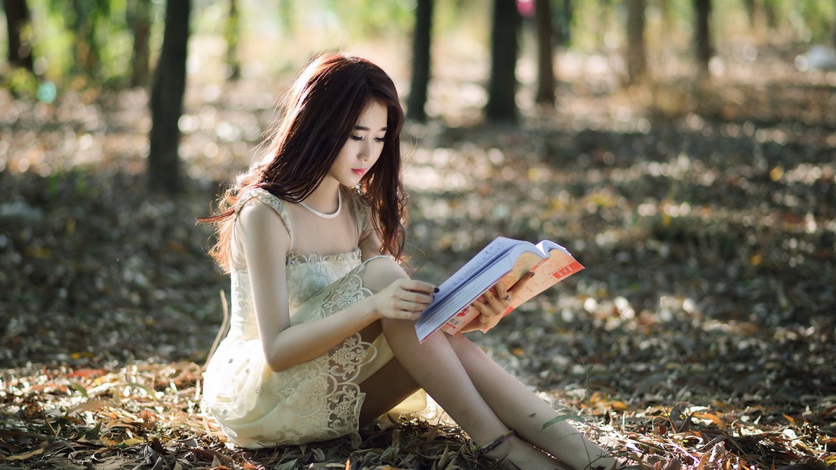 阅读书籍的美女图片816