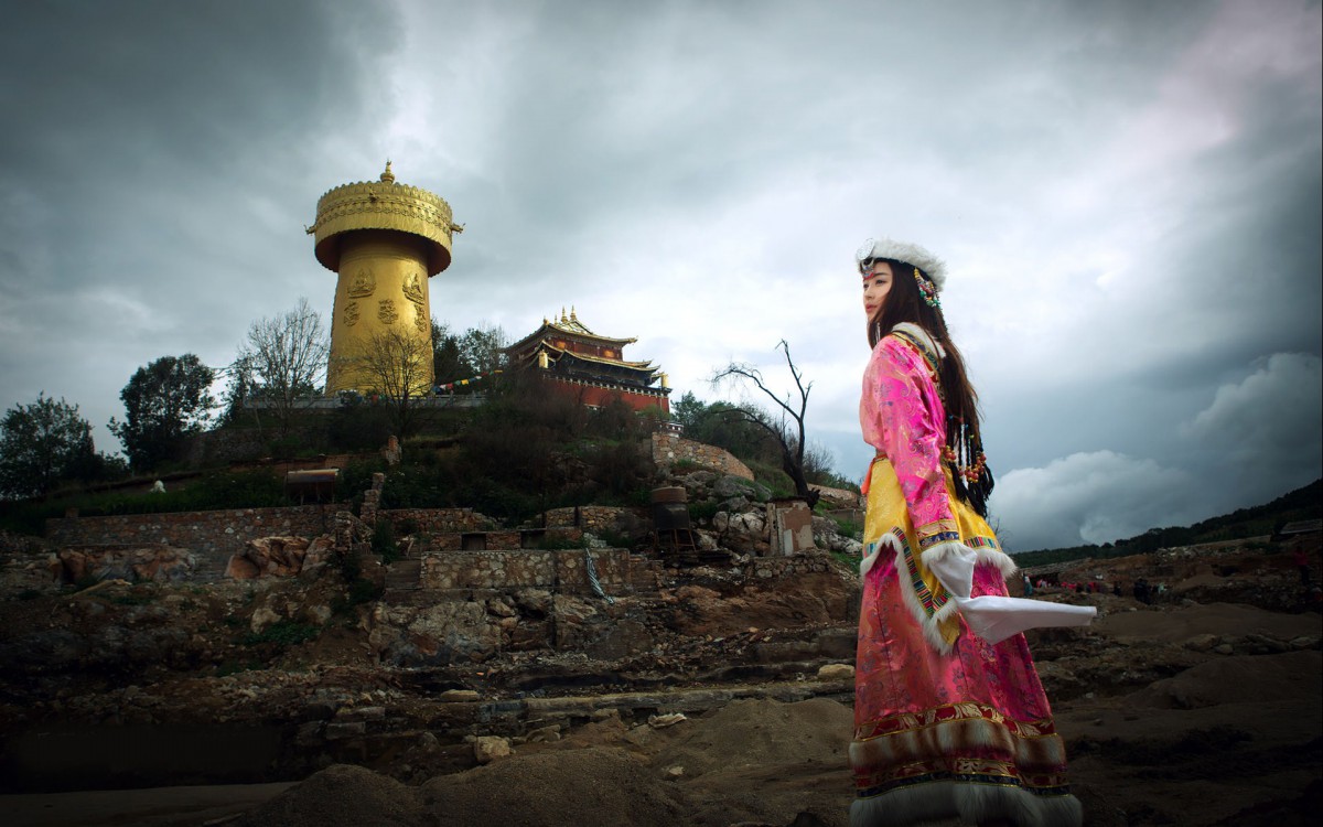 少数民族美女图片-美女壁纸-高清美女图片-第3图-娟娟壁纸