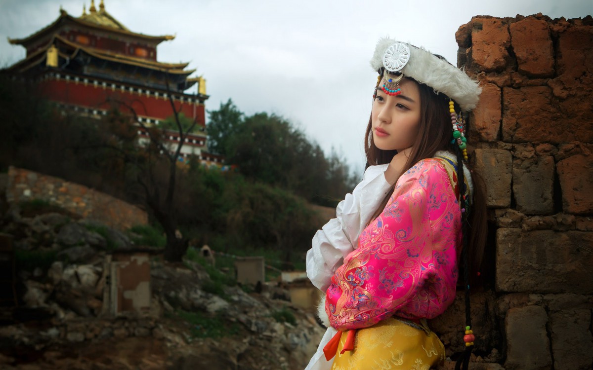 少数民族美女图片-美女壁纸-高清美女图片-第4图-娟娟壁纸