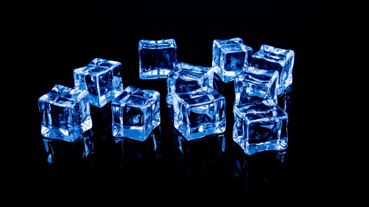 蓝色冰块图片壁纸1114