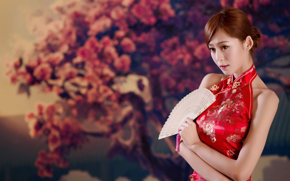 中国红旗袍美女图片