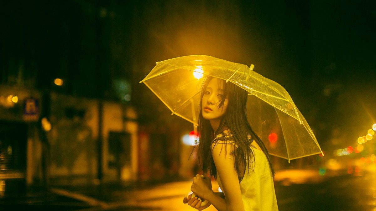 雨中伤感撑伞女孩图片77