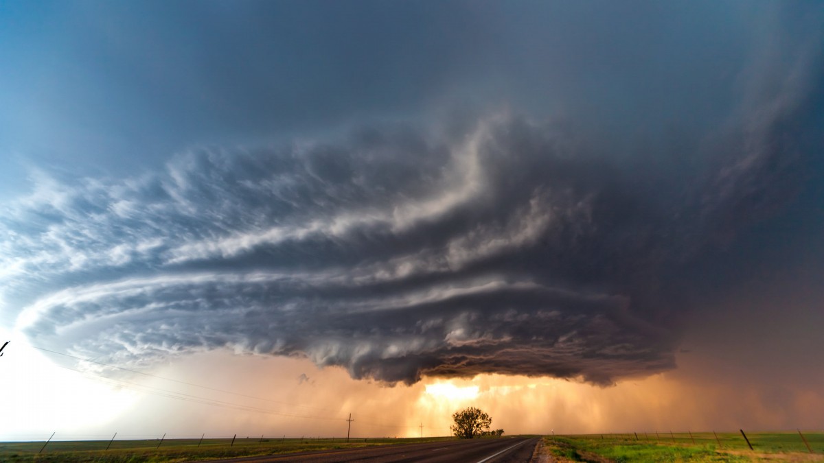 高清壮观的龙卷风图片-风景壁纸-高清风景图片-娟娟壁纸