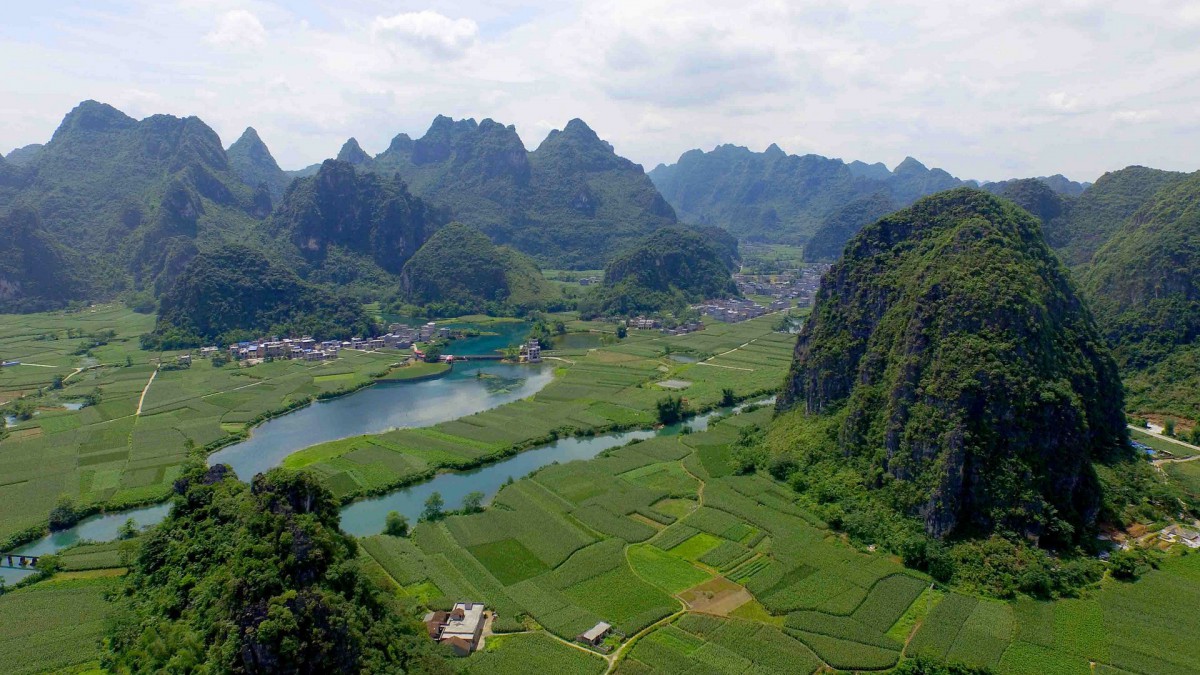 桌面壁纸 风景 风光其他 重庆喀斯特地貌优美风景图片上一组图 下一