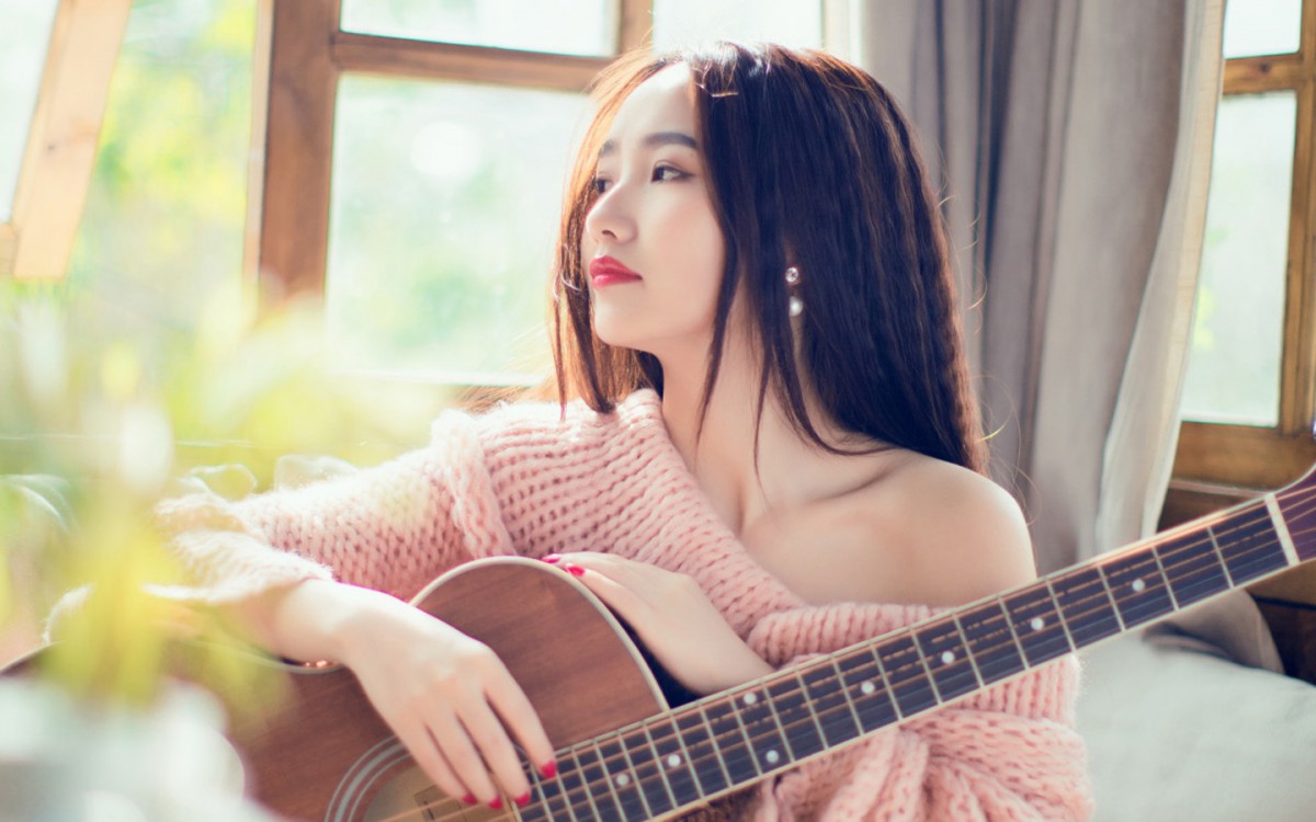 吉他文雅气质美女图片79