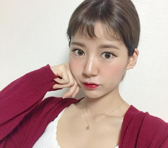 女生短发眉上刘海发型图片蠢萌蠢萌的