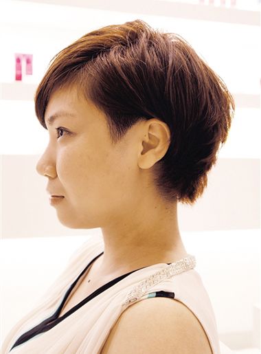 斜刘海蘑菇头发型图片可爱不失女人味