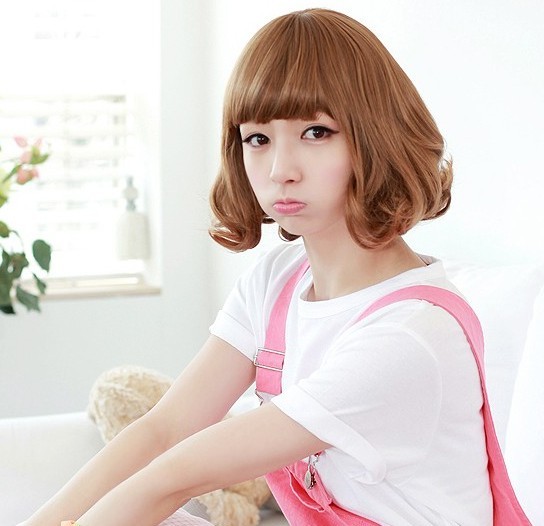 优雅女士波波头短卷发发型图片