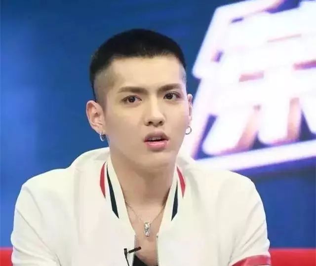 凯撒式短发板寸油头男生提高颜值的发型