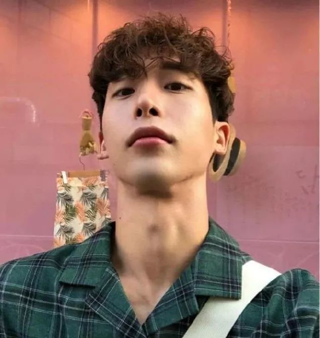 年轻小伙子发型就该这样