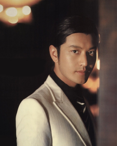 黄晓明圆寸飞机头霸气型男