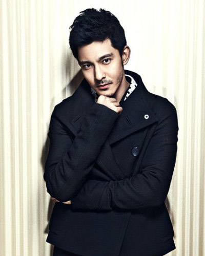 的头发修得稍短,而把其它头发梳起,用定型产品加以修饰,定格型男魅力