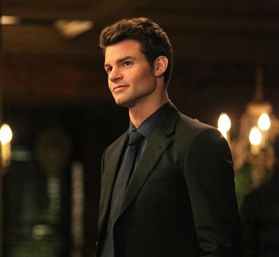 现代的以利亚,多以商务人士发型出现.