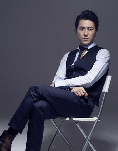 40岁男人发型设计可参考靳东最新发型