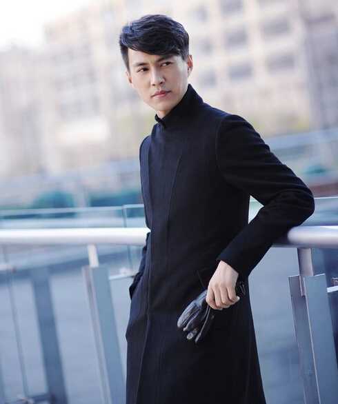 40岁男人发型设计可参考靳东最新发型