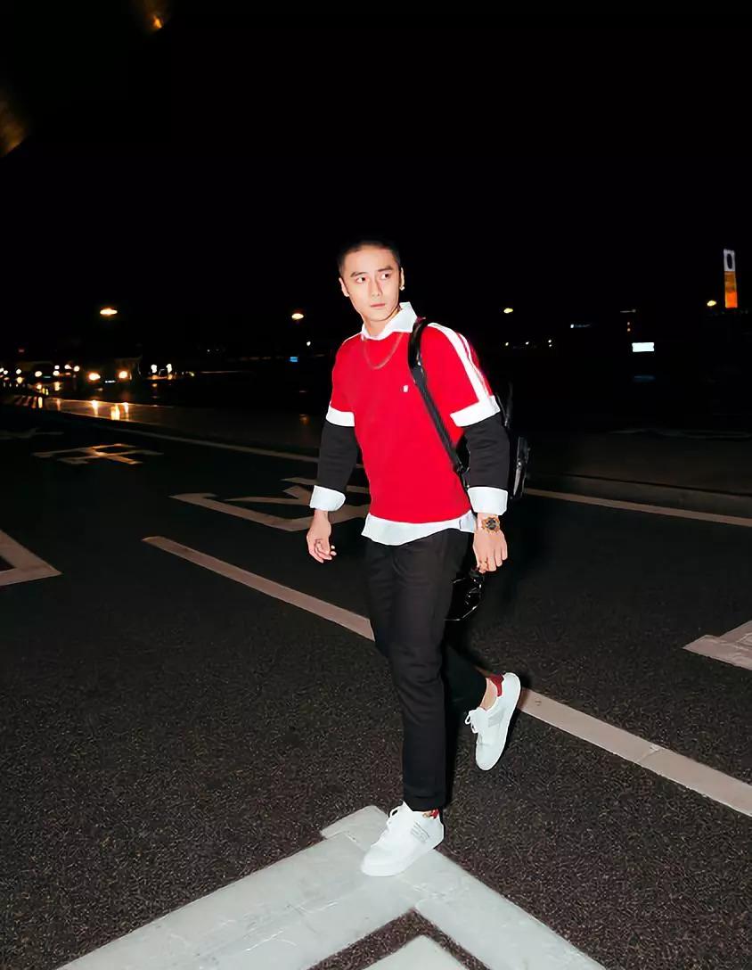 蒋劲夫剃寸头帅哥发型显利落