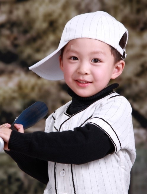 小爸爸朱佳煜呆萌锅盖头发型图片