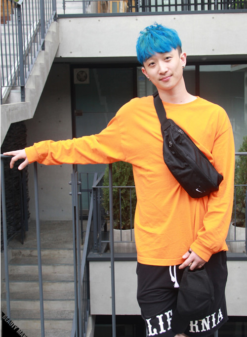 男生染蓝色的头发好看吗孔雀蓝发色图片