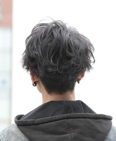 男生自然黑烫发发型背面效果图