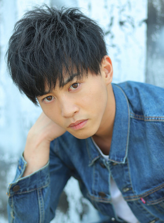 男生黑色头发好看吗?