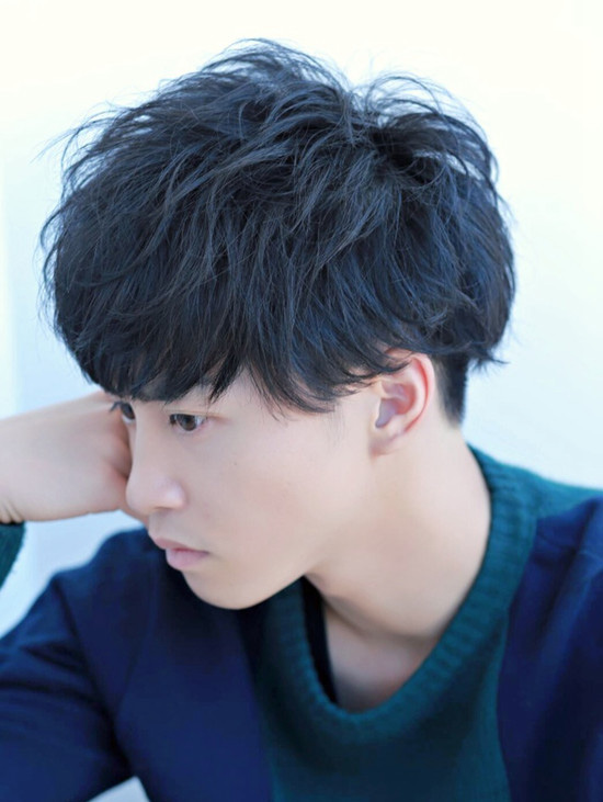 男生黑色头发好看吗男生帅气黑色发型图片大全