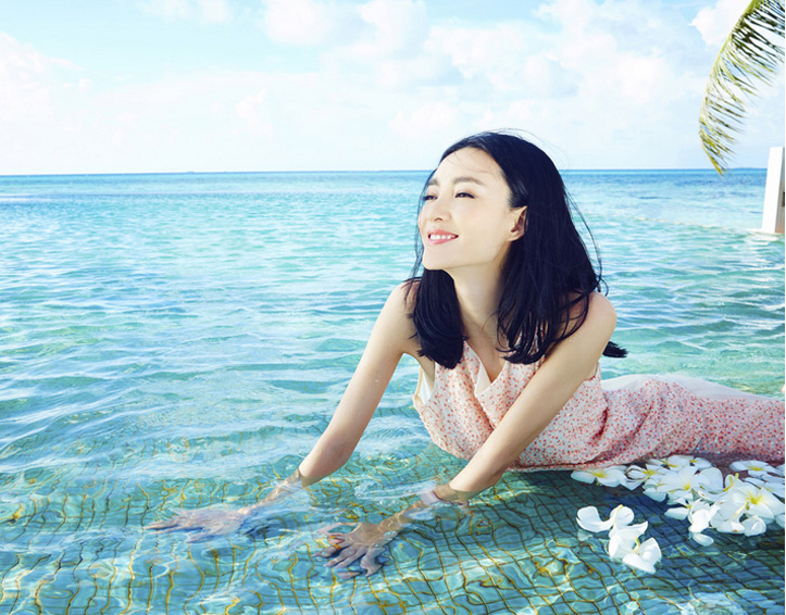 素颜女神王丽坤最新齐肩发型写真