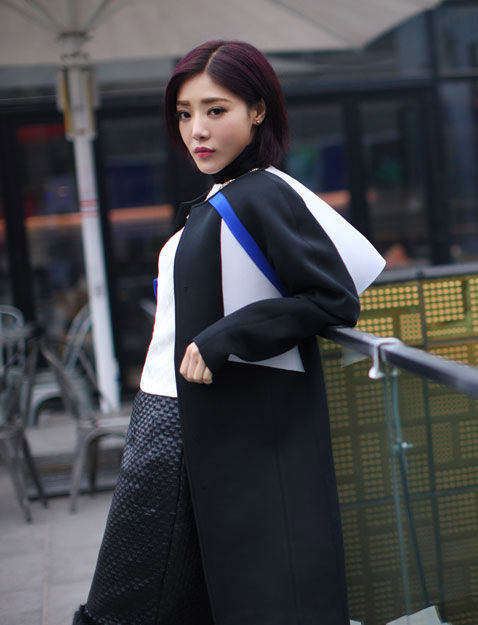 邓家佳最新不对称短发发型