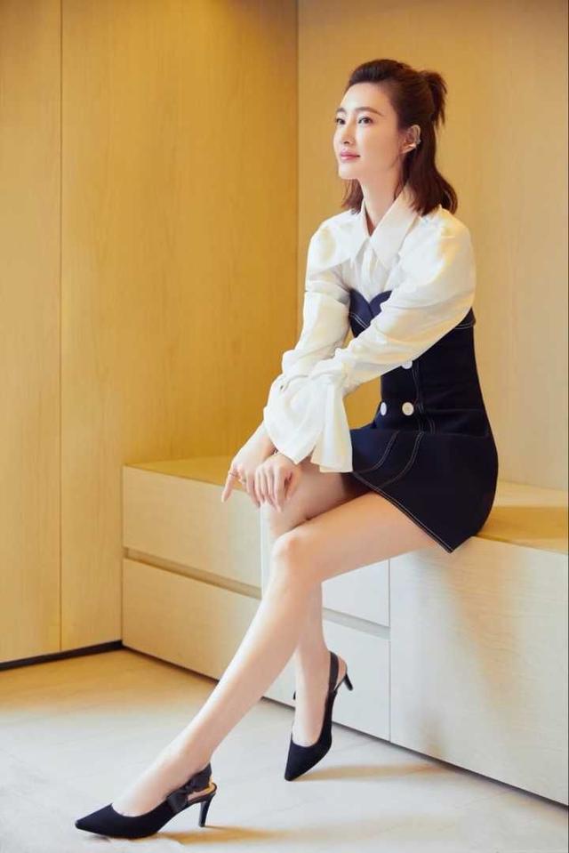 王丽坤最新机场短发造型,女明星图片,发型图片