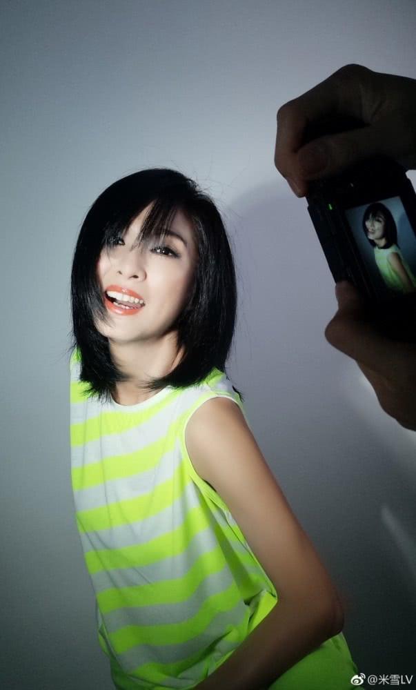 63岁米雪剪碎发秒回18岁