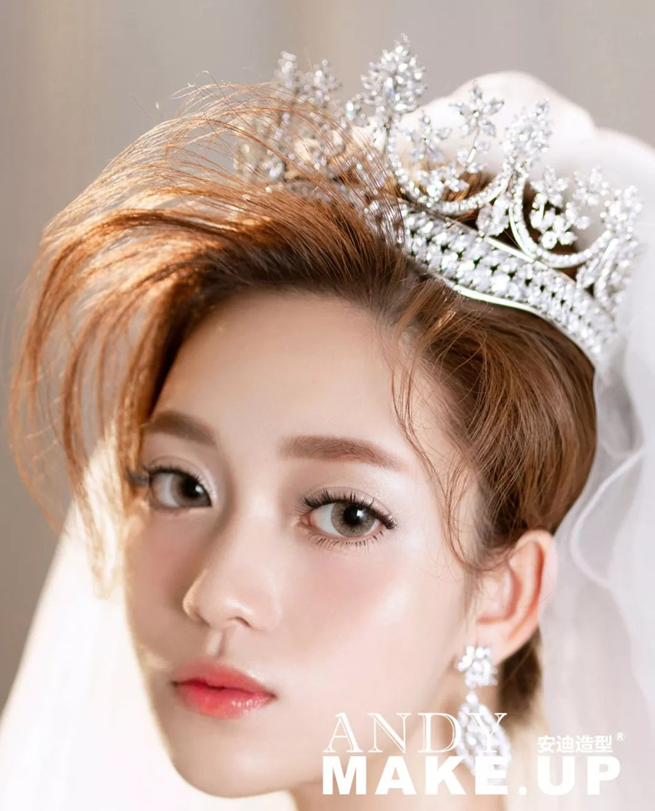 适合戴皇冠的新娘发型新娘皇冠发型图片
