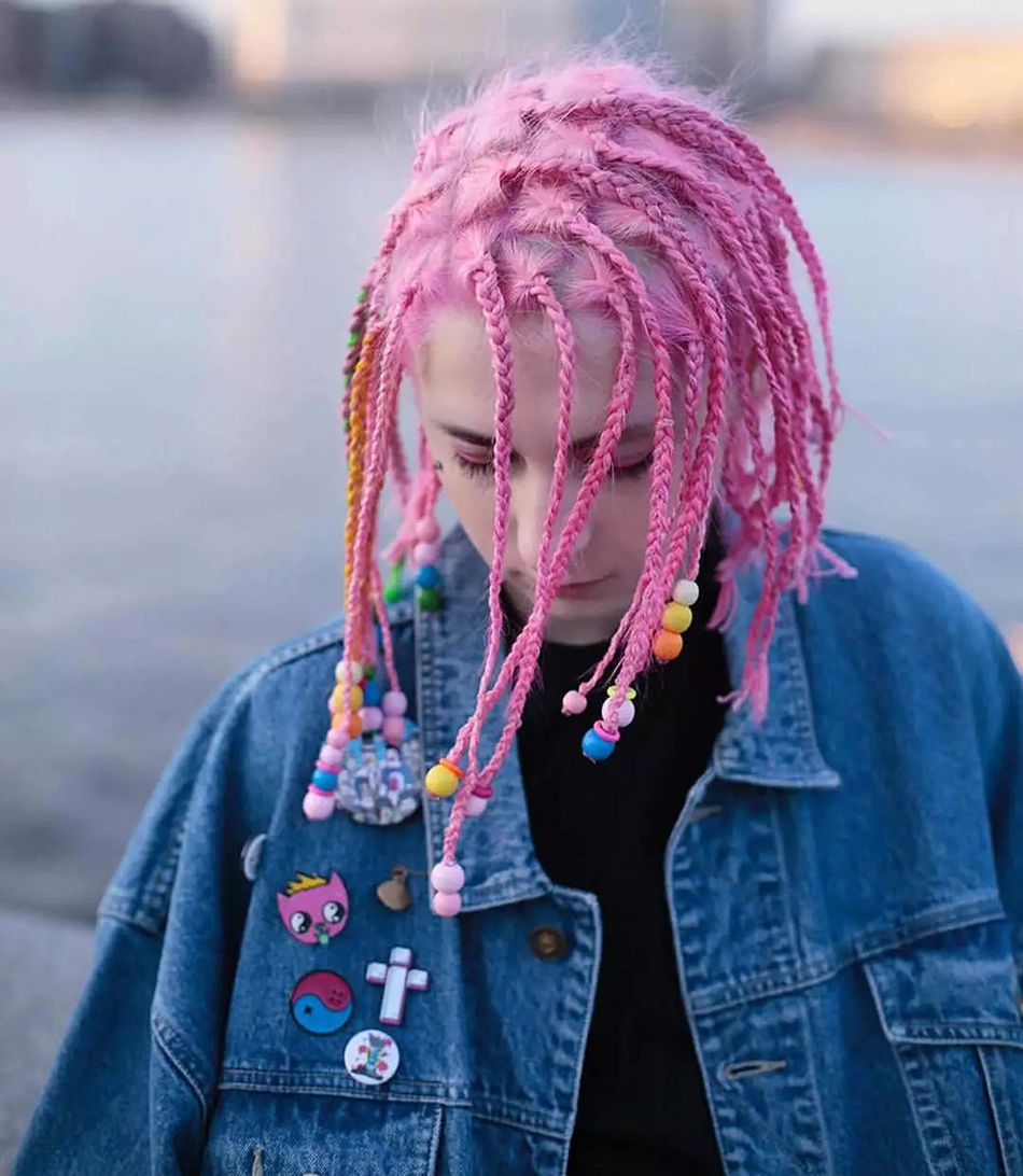 用彩色绳子编辫子彩色辫子头发图片大全