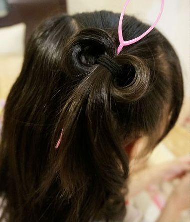 怎么用头发扎蝴蝶结小女孩可爱蝴蝶结发型扎法图解