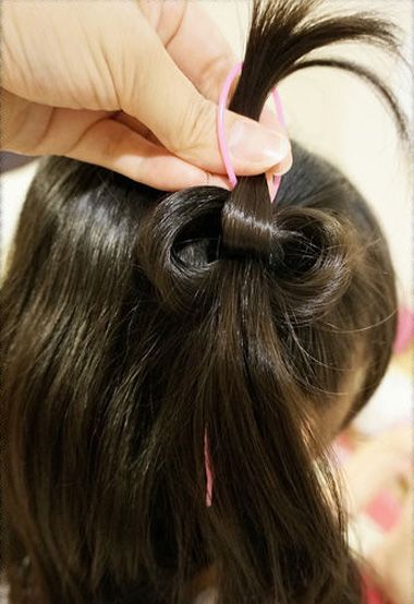怎么用头发扎蝴蝶结小女孩可爱蝴蝶结发型扎法图解