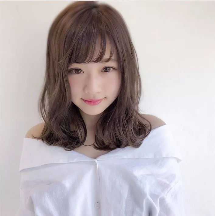 软妹自然微卷中长发