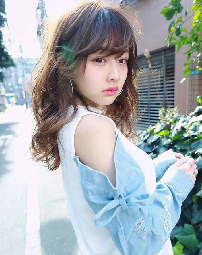 软妹自然微卷中长发