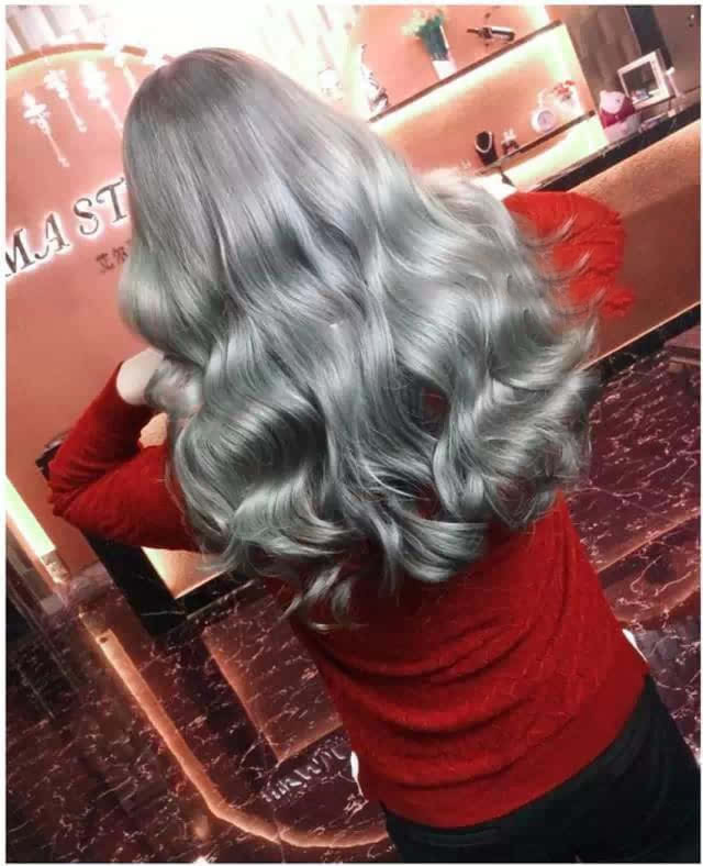 女生烟灰色头发图片大全