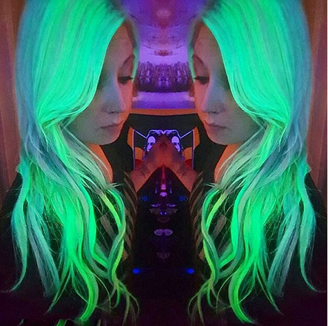 头发发光荧光染发成新宠