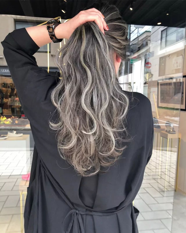 中长发线条感挑染头发图片